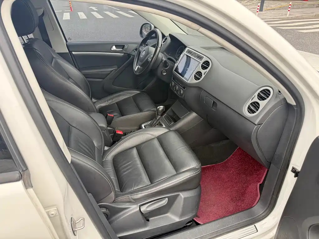 Volkswagen Tiguan — фото 11