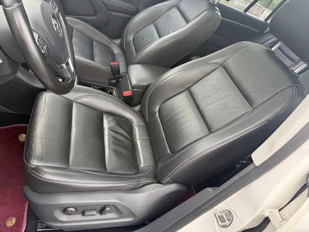 Volkswagen Tiguan — фото 17
