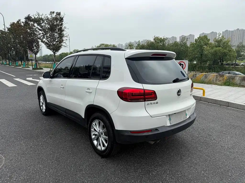 Volkswagen Tiguan — фото 4