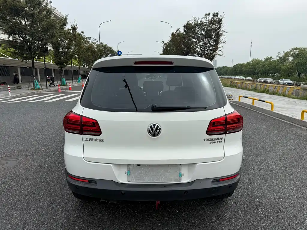 Volkswagen Tiguan — фото 5