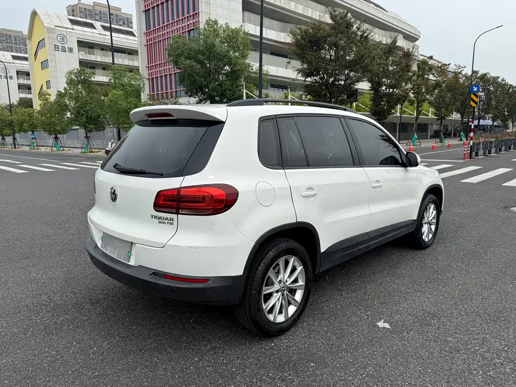 Volkswagen Tiguan — фото 6