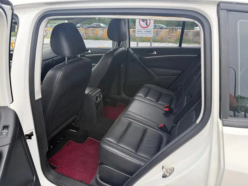 Volkswagen Tiguan — фото 8