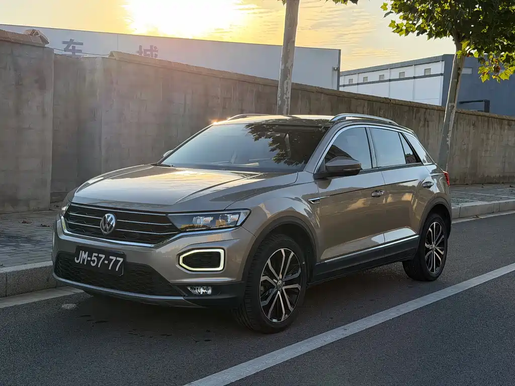 Volkswagen T-Roc — фото 2