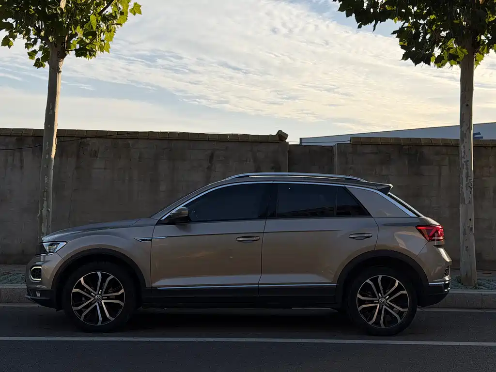 Volkswagen T-Roc — фото 4