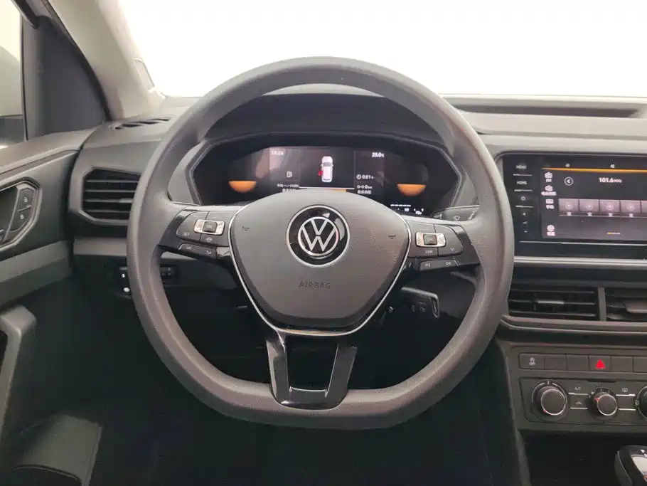 Volkswagen T-Cross — фото 15