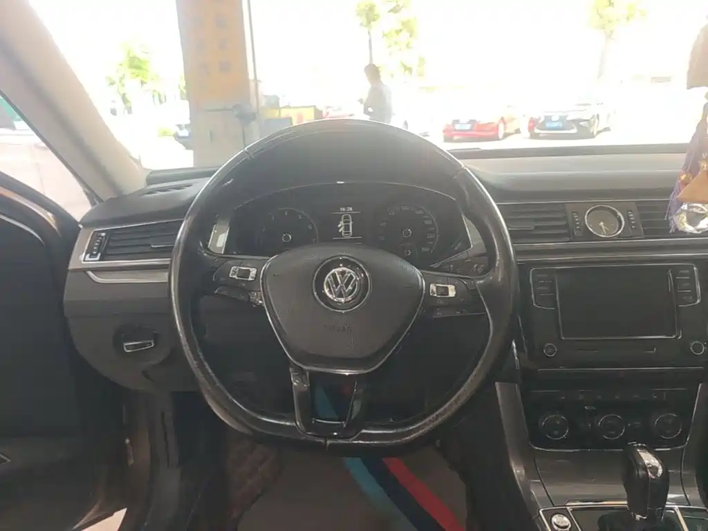 Volkswagen Passat — фото 11