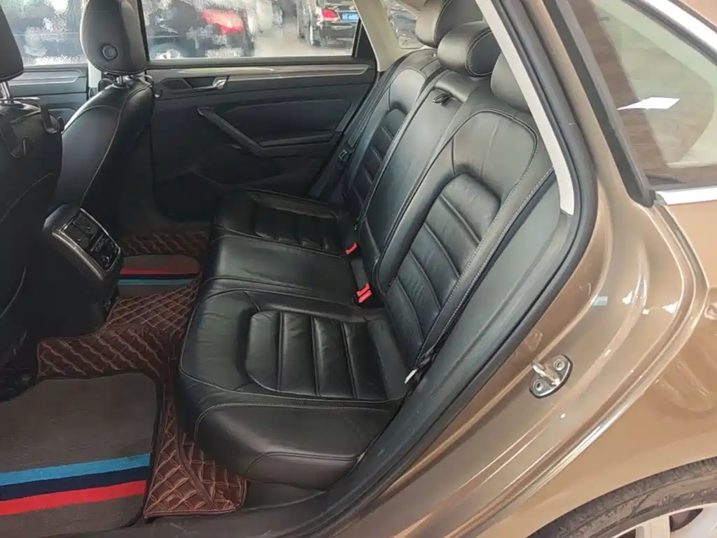 Volkswagen Passat — фото 17