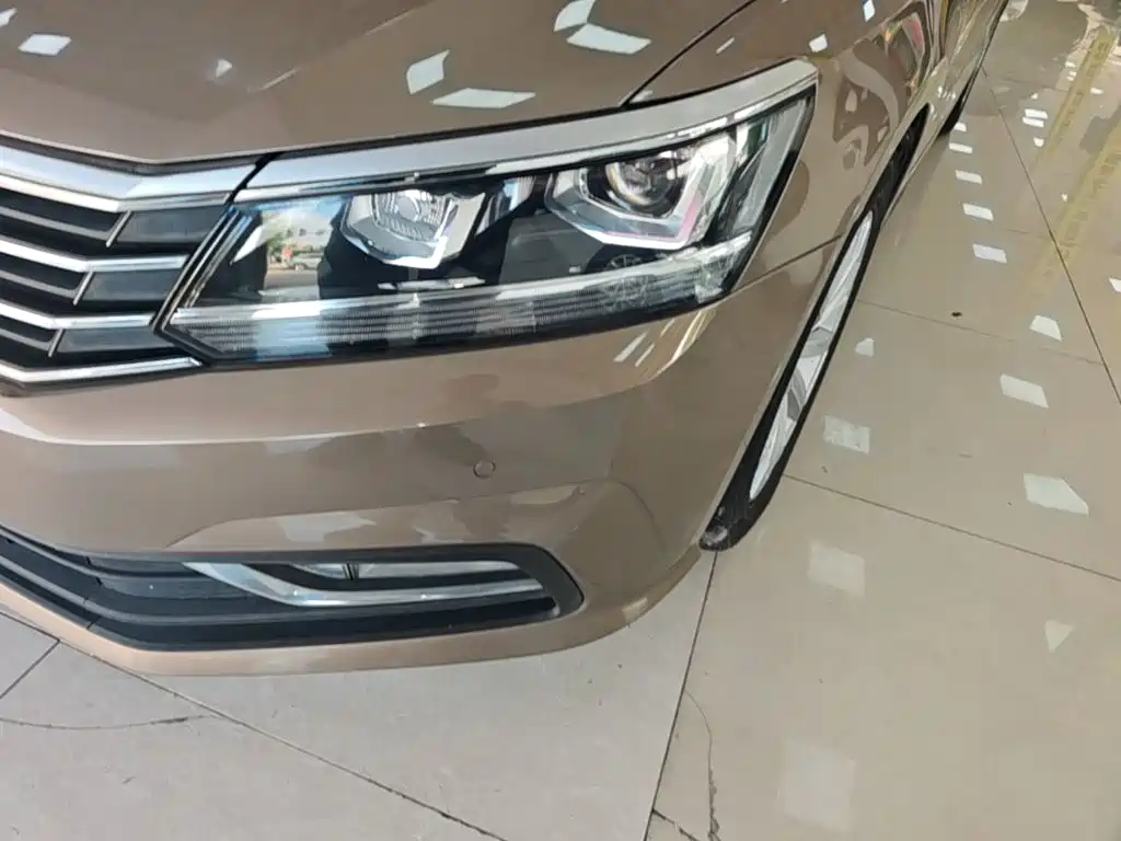 Volkswagen Passat — фото 24