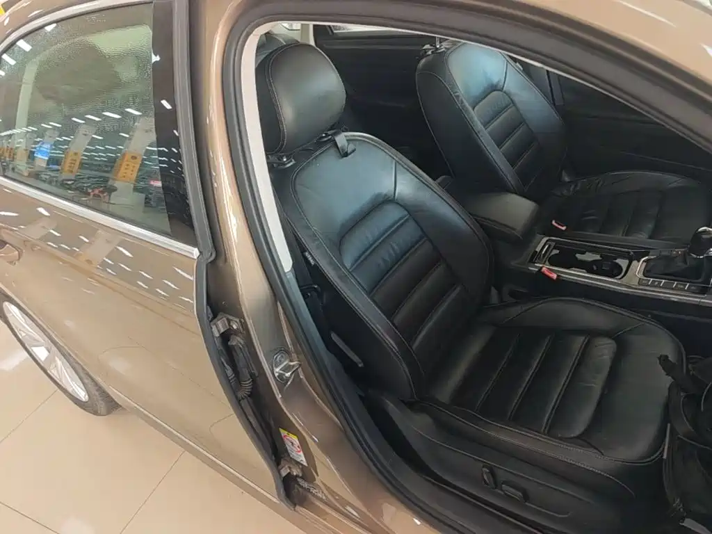 Volkswagen Passat — фото 25