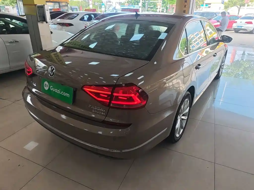 Volkswagen Passat — фото 7