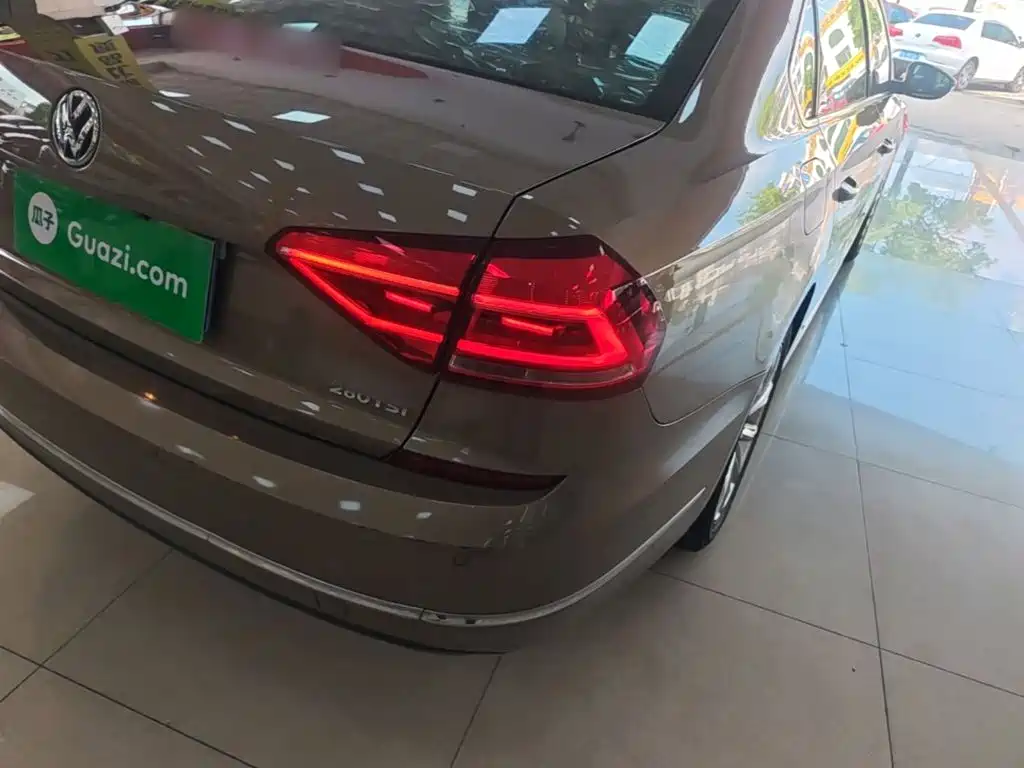 Volkswagen Passat — фото 8