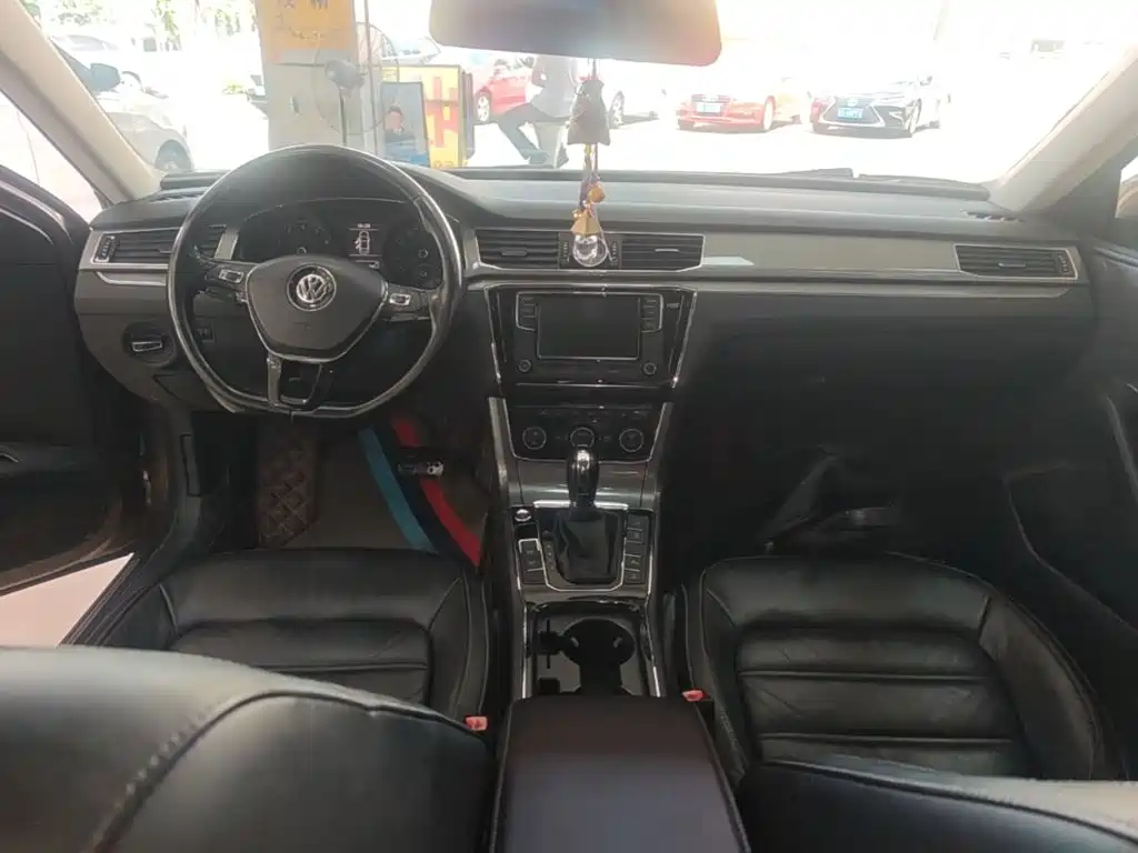 Volkswagen Passat — фото 10