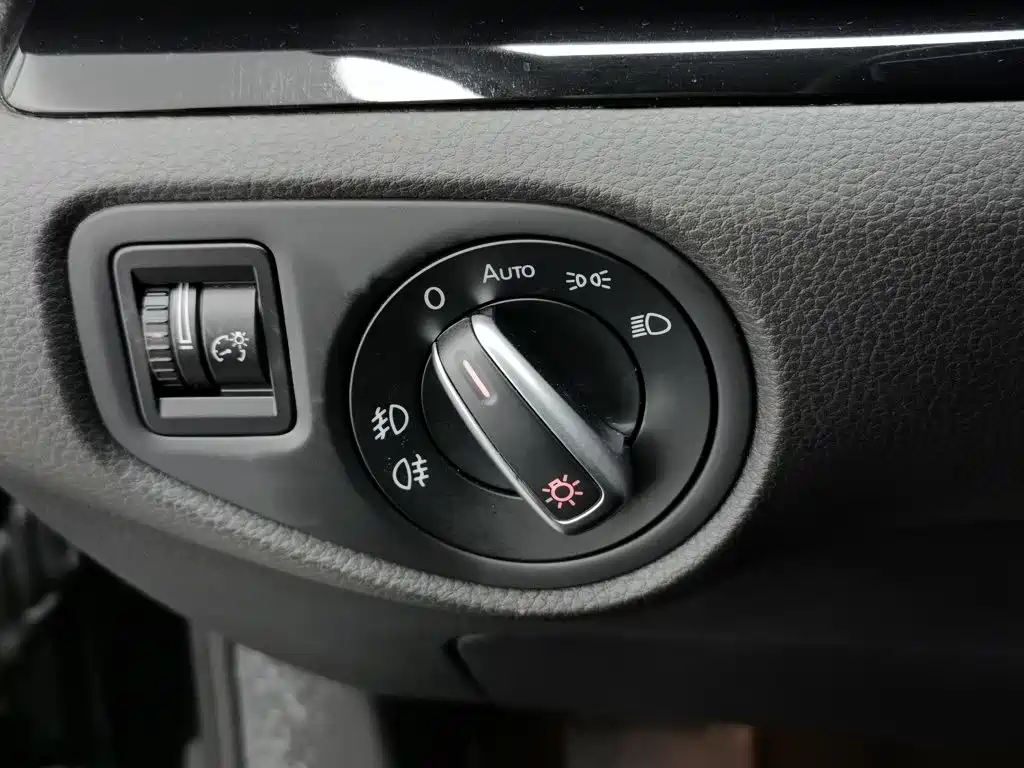 Volkswagen Sharan — фото 21
