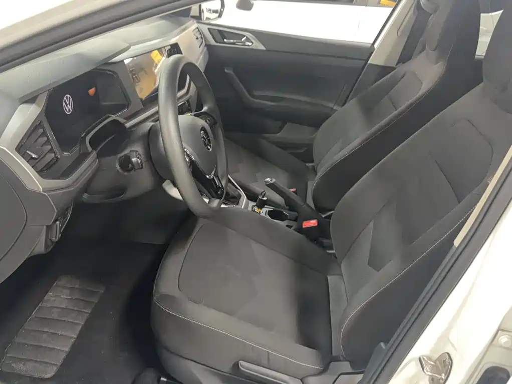 Volkswagen Polo — фото 9