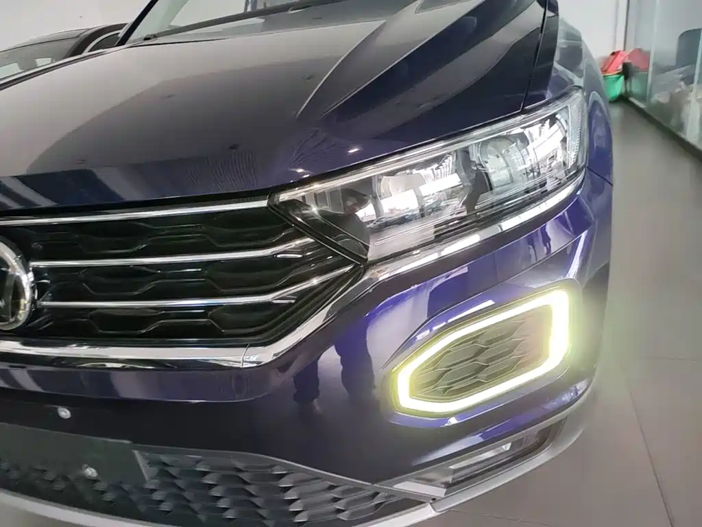 Volkswagen T-Roc — фото 24
