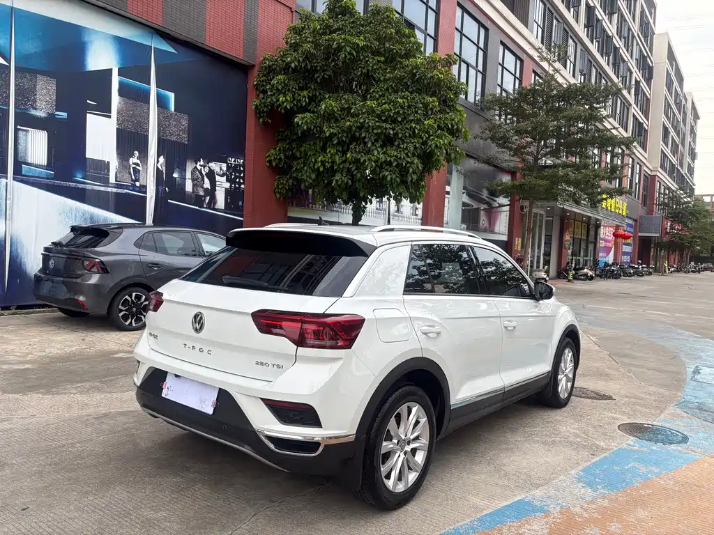 Volkswagen T-Roc — фото 6
