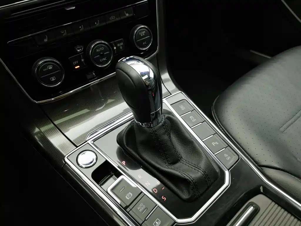 Volkswagen Passat — фото 13