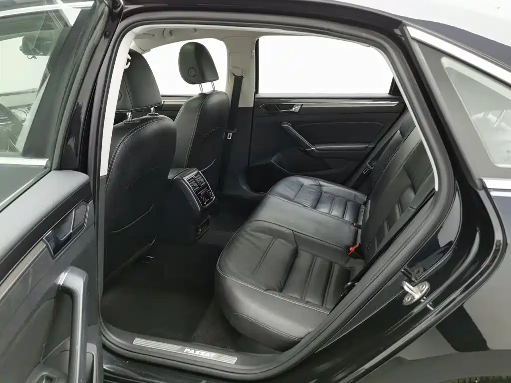 Volkswagen Passat — фото 15
