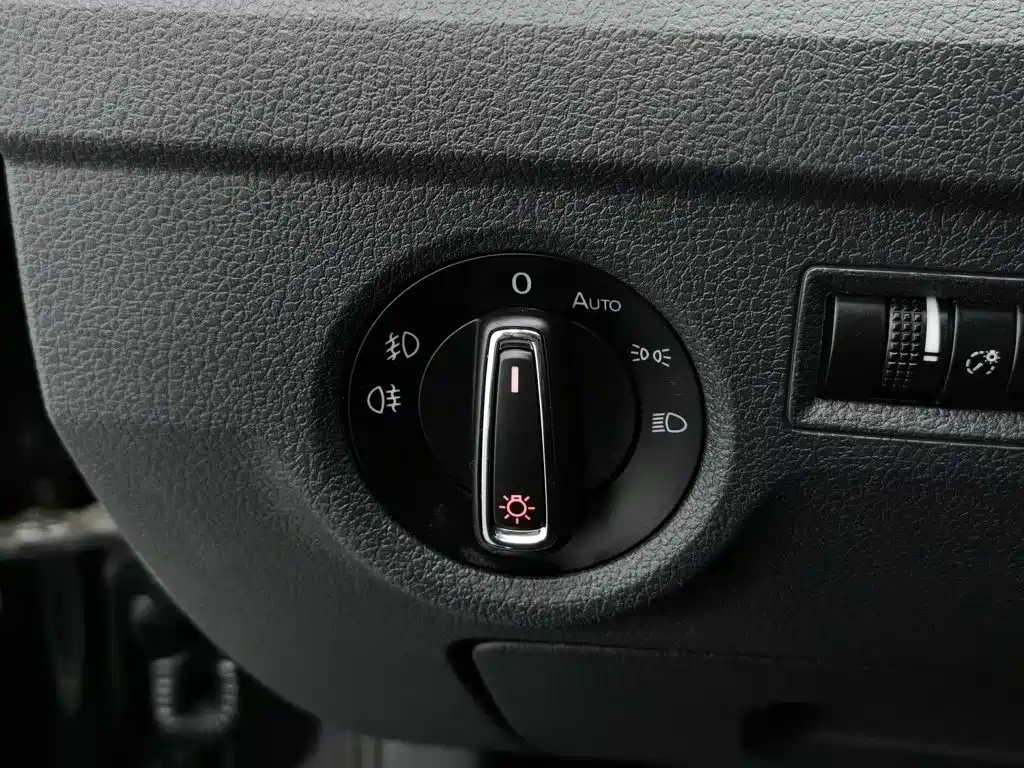 Volkswagen Passat — фото 21