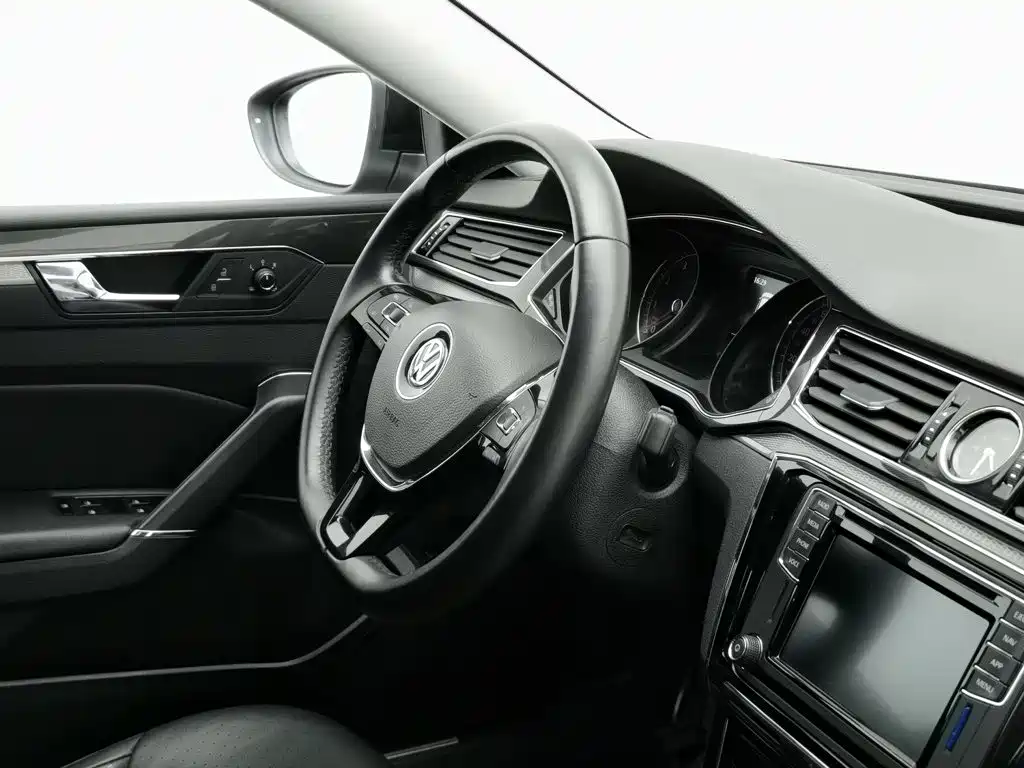 Volkswagen Passat — фото 22