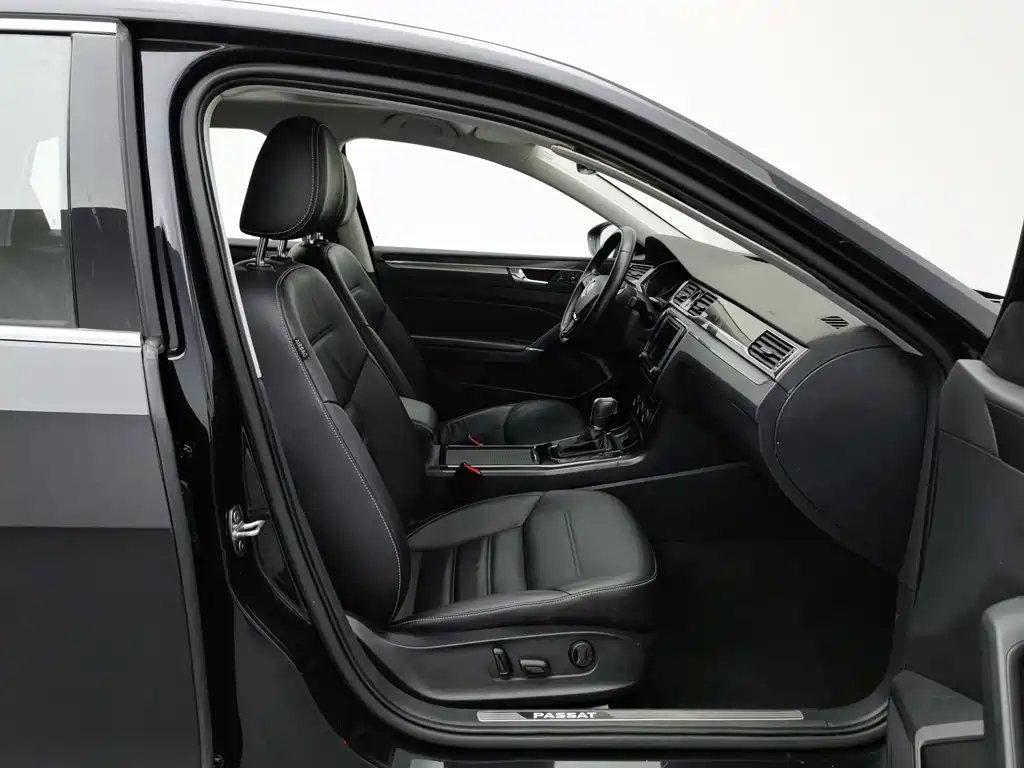 Volkswagen Passat — фото 23