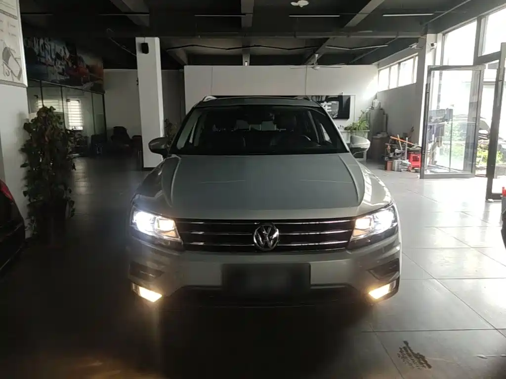 Volkswagen Tiguan L — фото 3