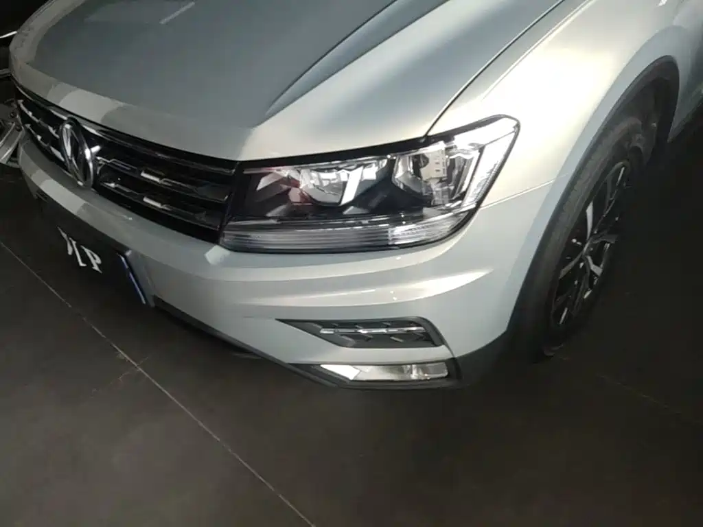 Volkswagen Tiguan L — фото 24
