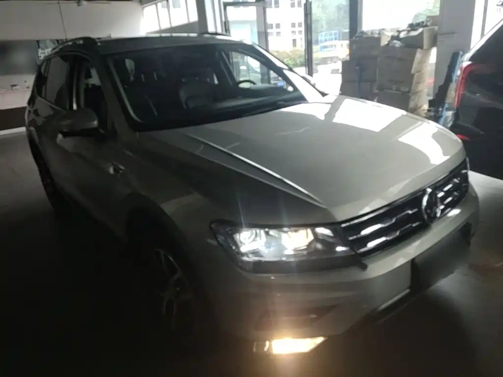 Volkswagen Tiguan L — фото 4