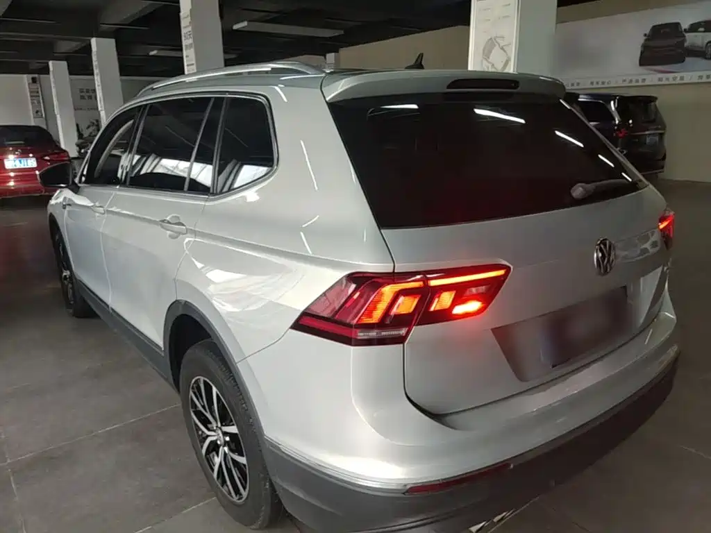Volkswagen Tiguan L — фото 5