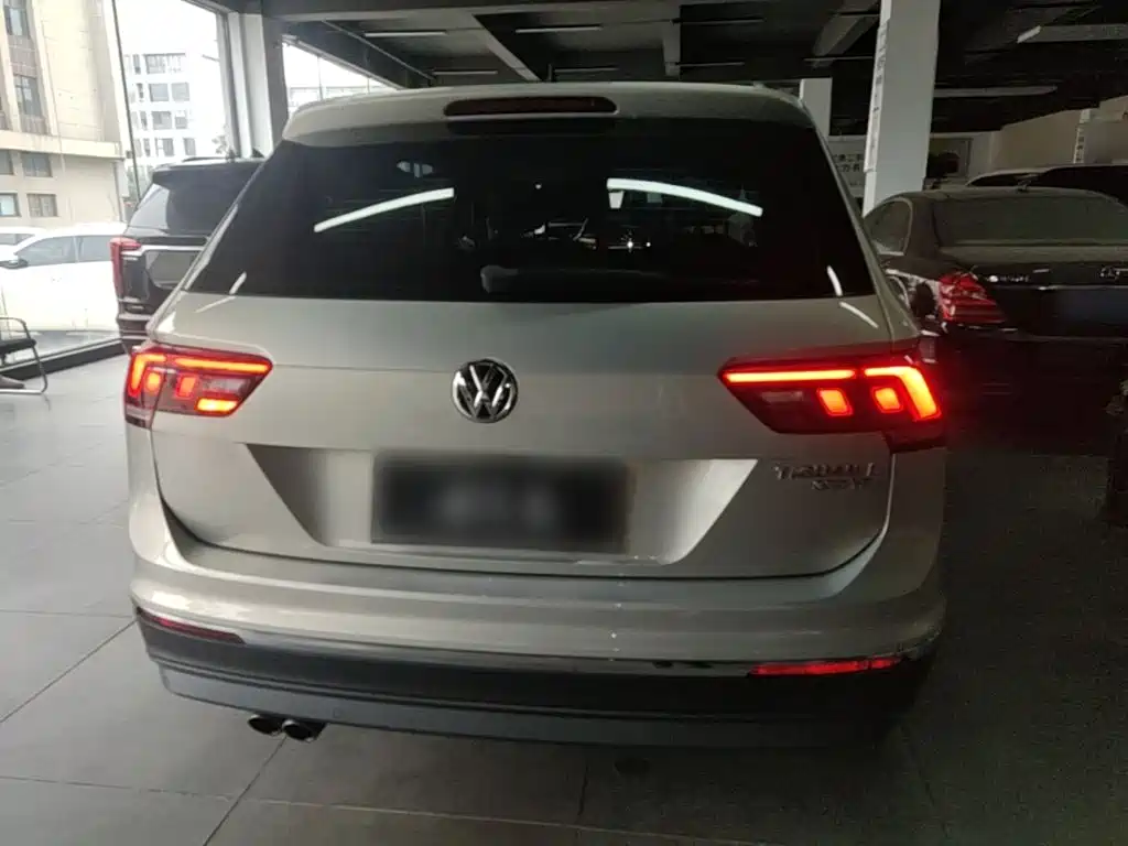 Volkswagen Tiguan L — фото 6
