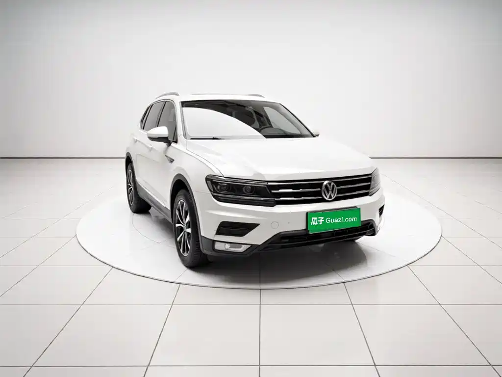 Volkswagen Tiguan L — фото 3