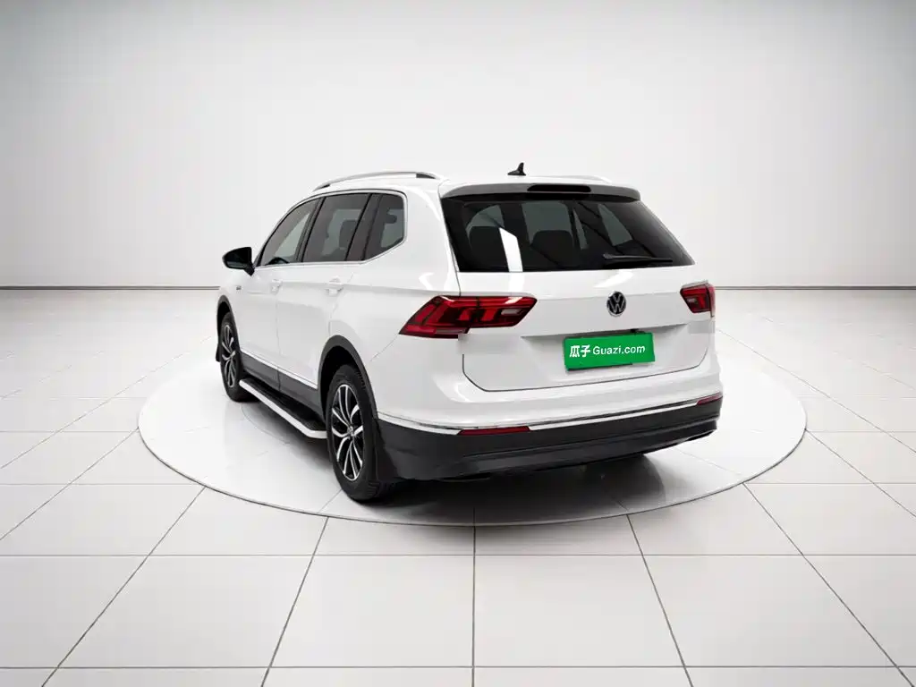 Volkswagen Tiguan L — фото 4