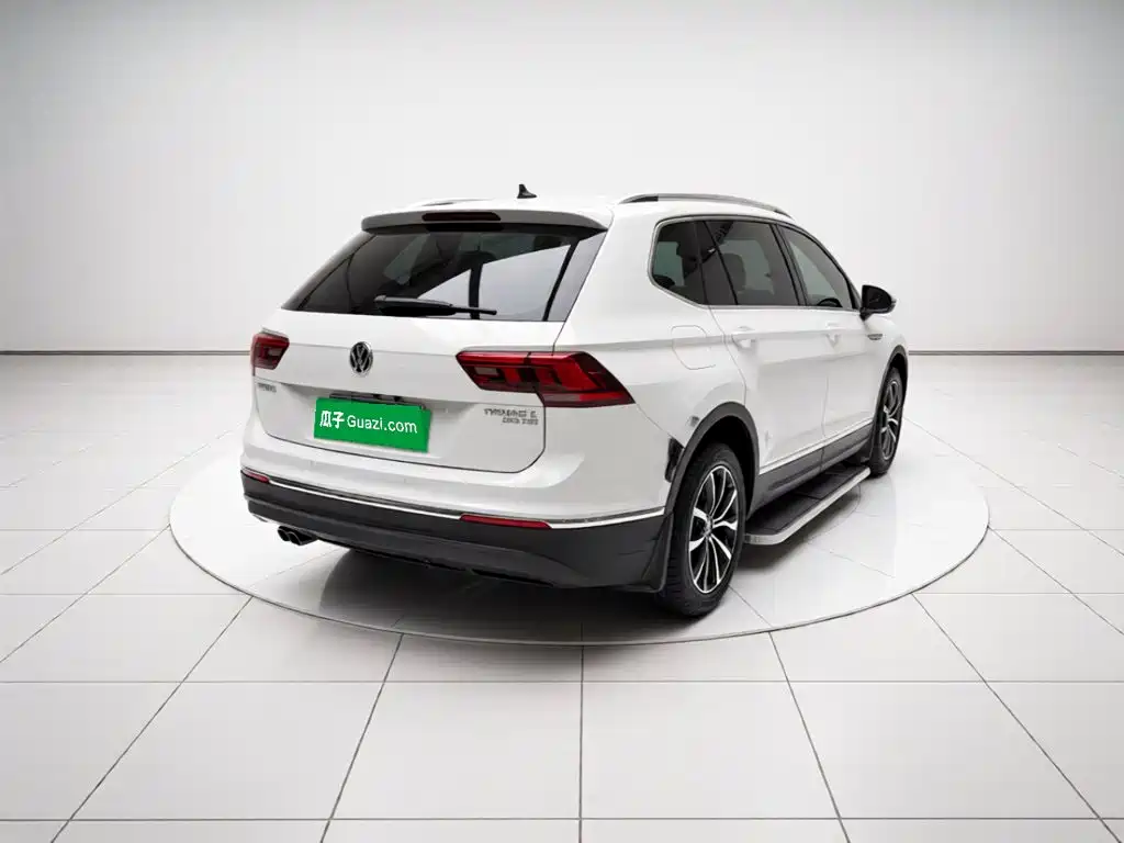Volkswagen Tiguan L — фото 6