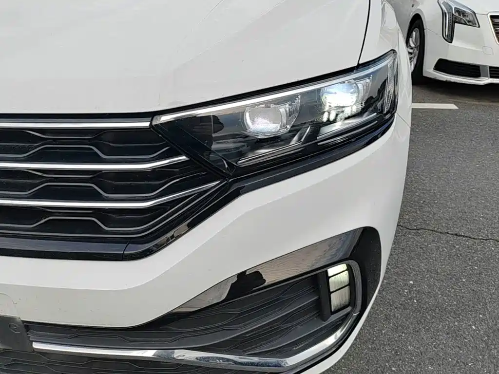 Volkswagen T-Roc — фото 24