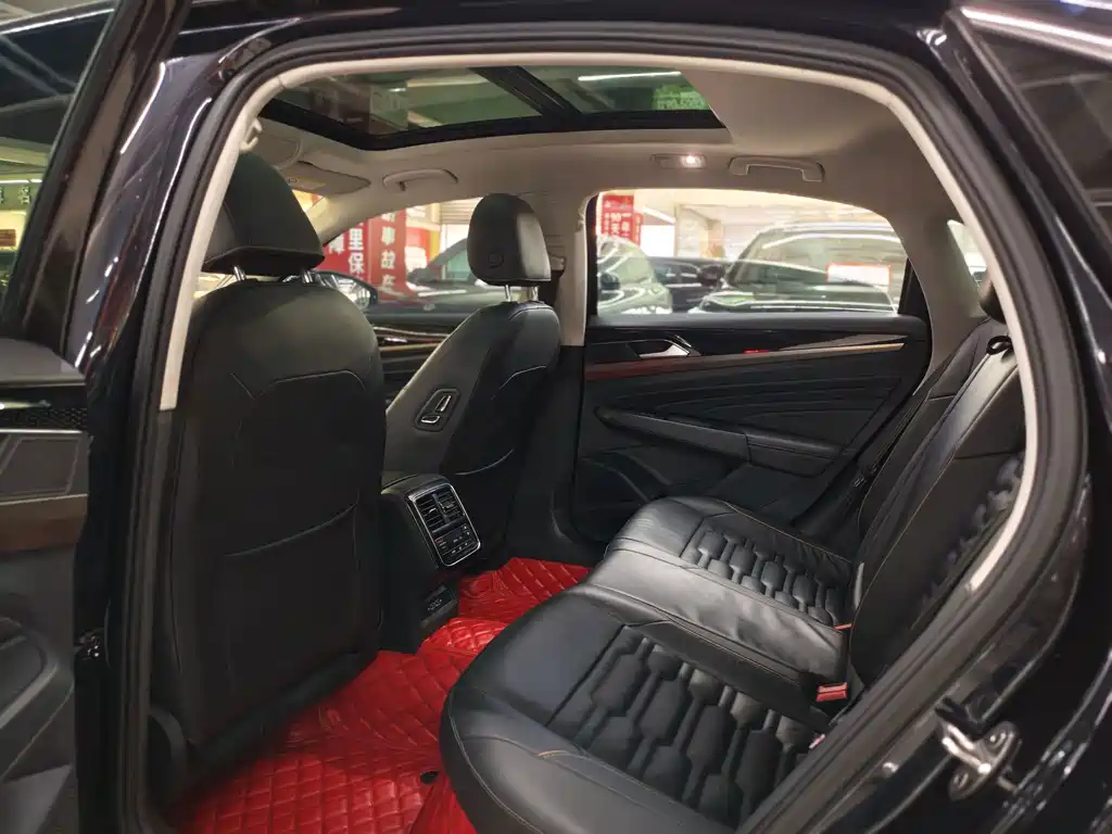 Volkswagen Passat — фото 11