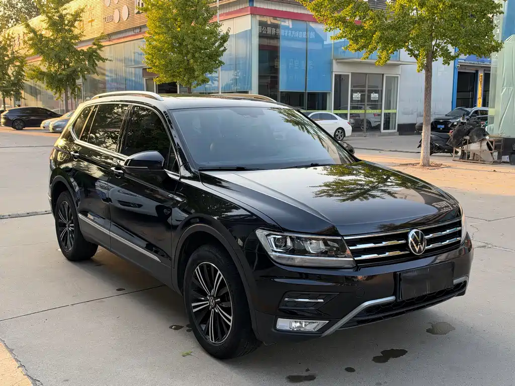Volkswagen Tiguan L — фото 2