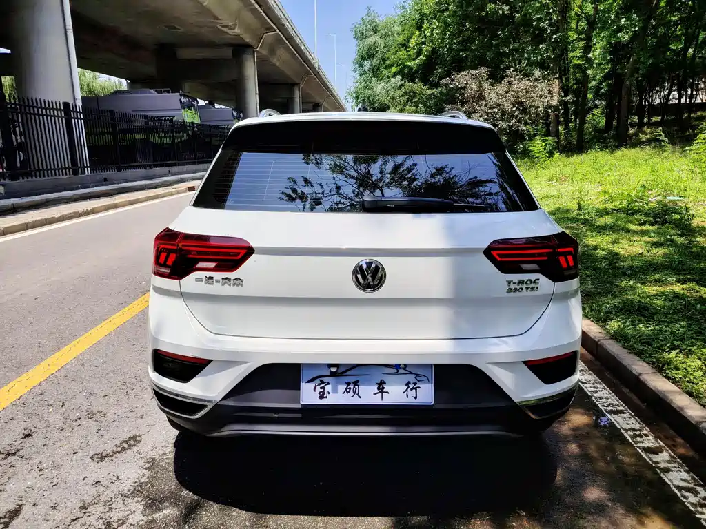 Volkswagen T-Roc — фото 13