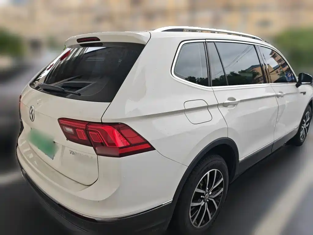 Volkswagen Tiguan L — фото 4