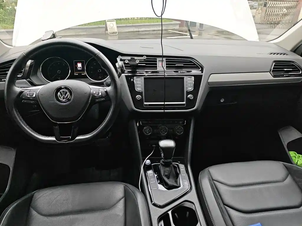 Volkswagen Tiguan L — фото 5