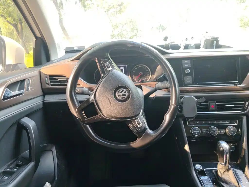 Volkswagen Tharu — фото 3