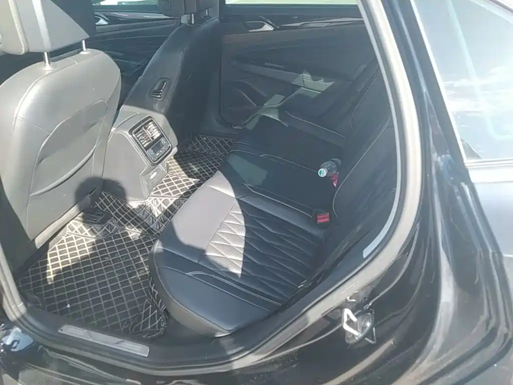 Volkswagen Passat — фото 17