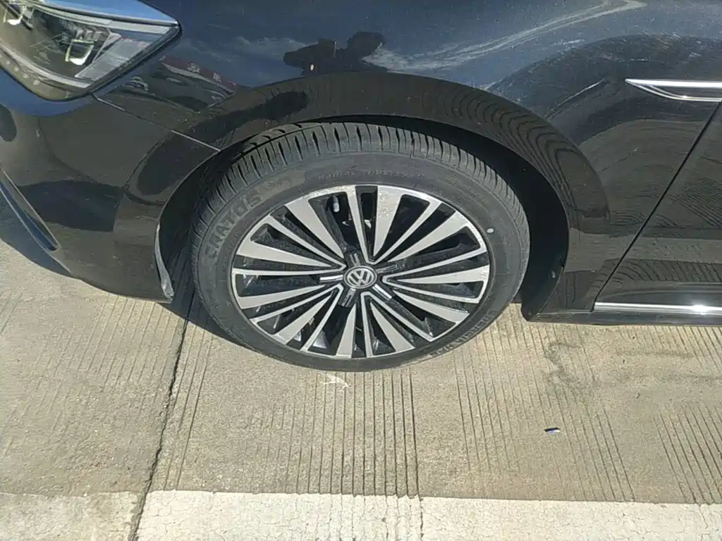 Volkswagen Passat — фото 23