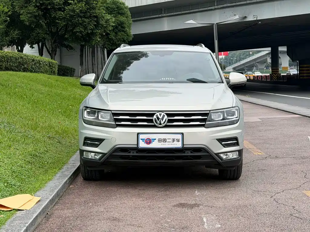 Volkswagen Tiguan L — фото 2