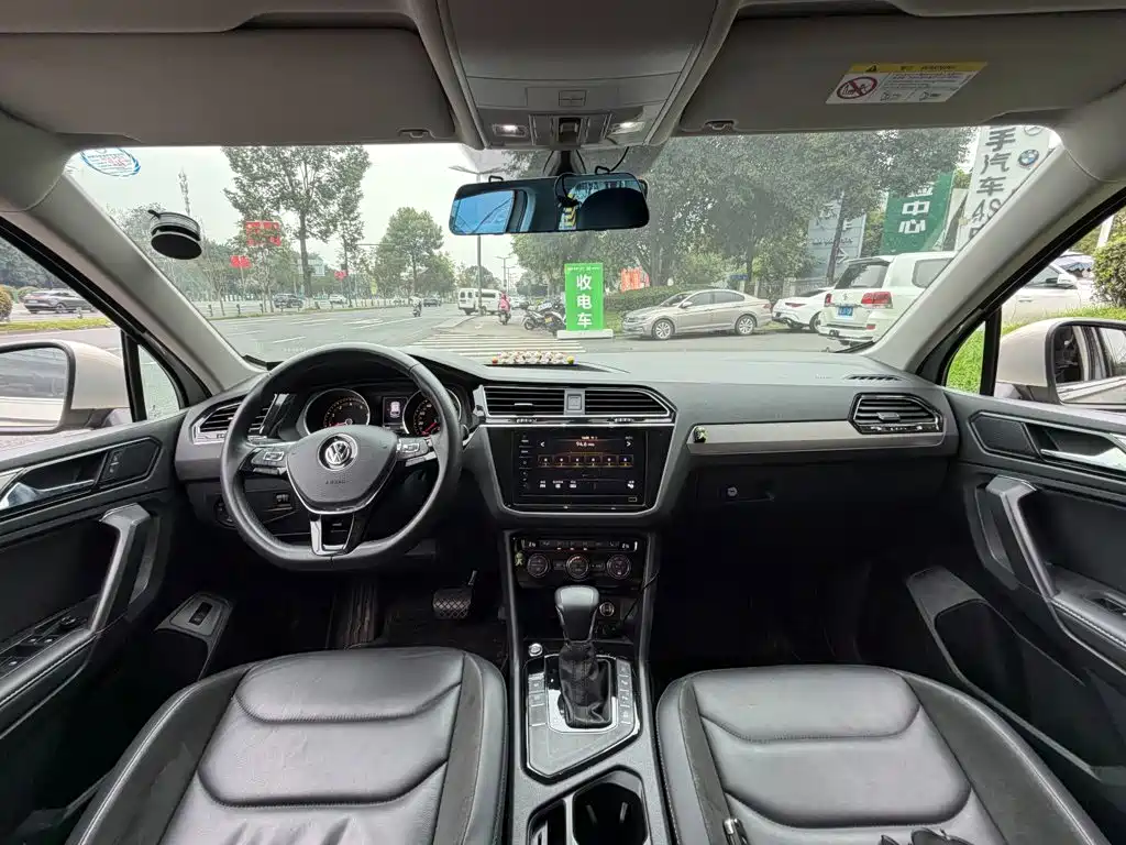 Volkswagen Tiguan L — фото 13