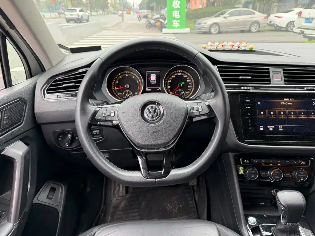 Volkswagen Tiguan L — фото 14