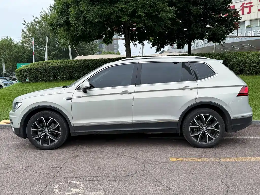Volkswagen Tiguan L — фото 3