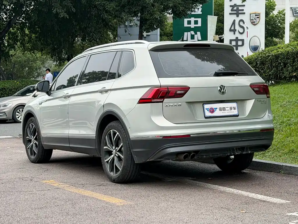 Volkswagen Tiguan L — фото 4