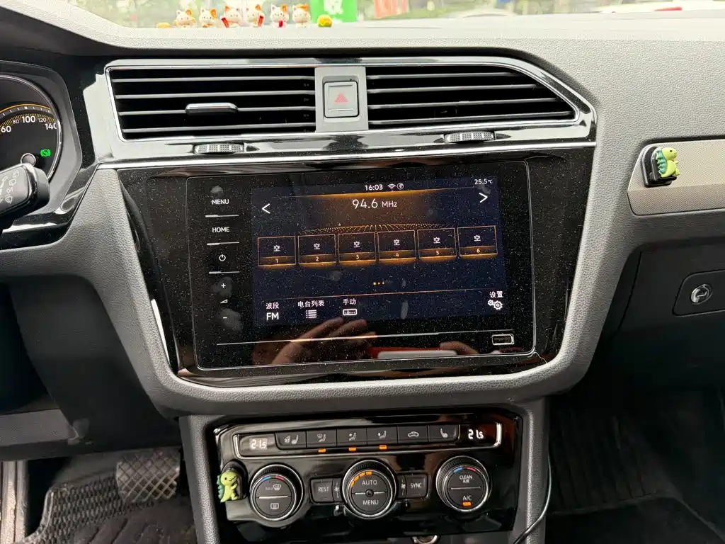 Volkswagen Tiguan L — фото 10