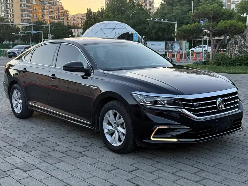 Volkswagen Passat PHEV — фото 3