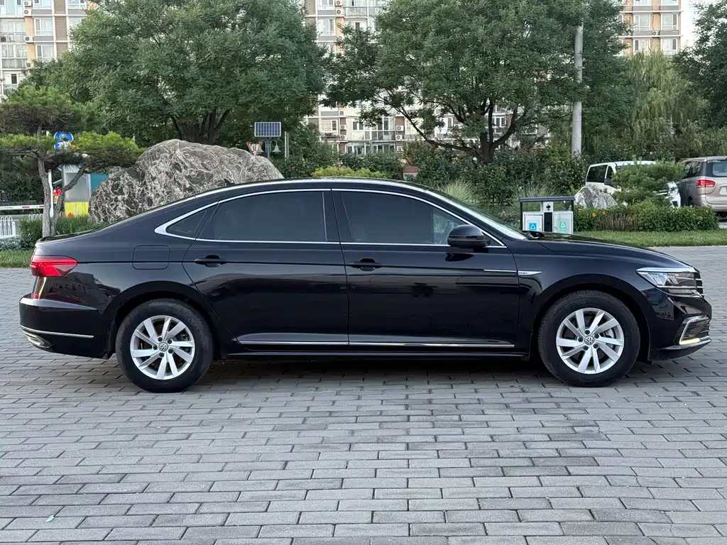 Volkswagen Passat PHEV — фото 7